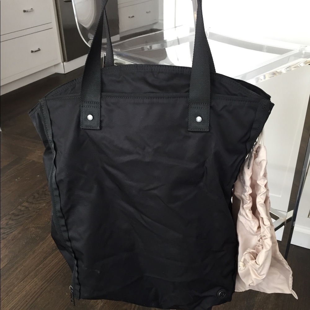 Lululemon gym tote- considering all offers!
